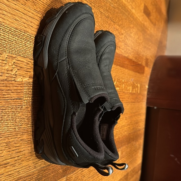 Merrell Black Slip-On Snow/Rain Loafers/shoes - Picture 2 of 3